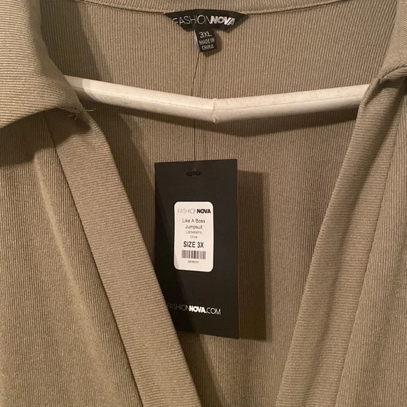 🆕 Fashion Nova Jumper - Picture 2 of 6